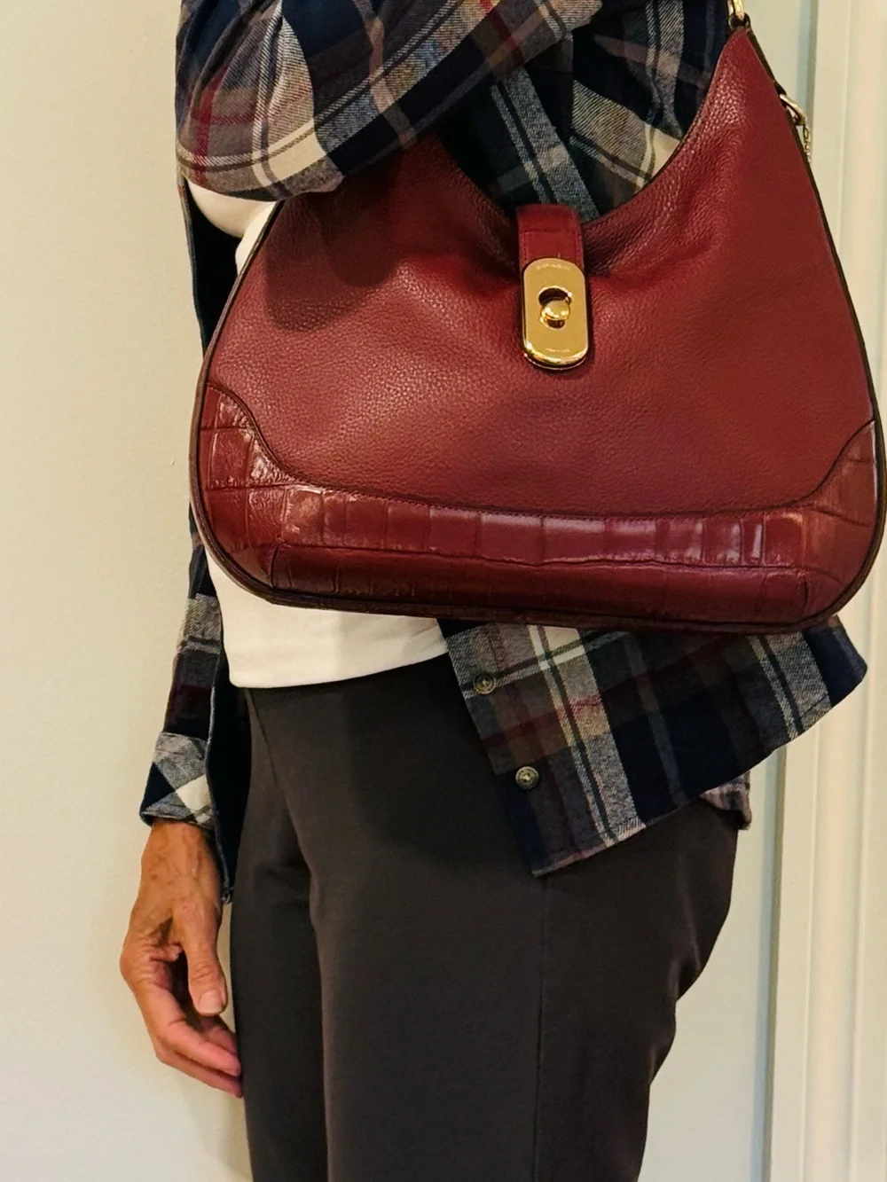 Coach Amber Hobo F48635 Burgundy Pebbled Leather Croc Trim Gold Shoulder EUC